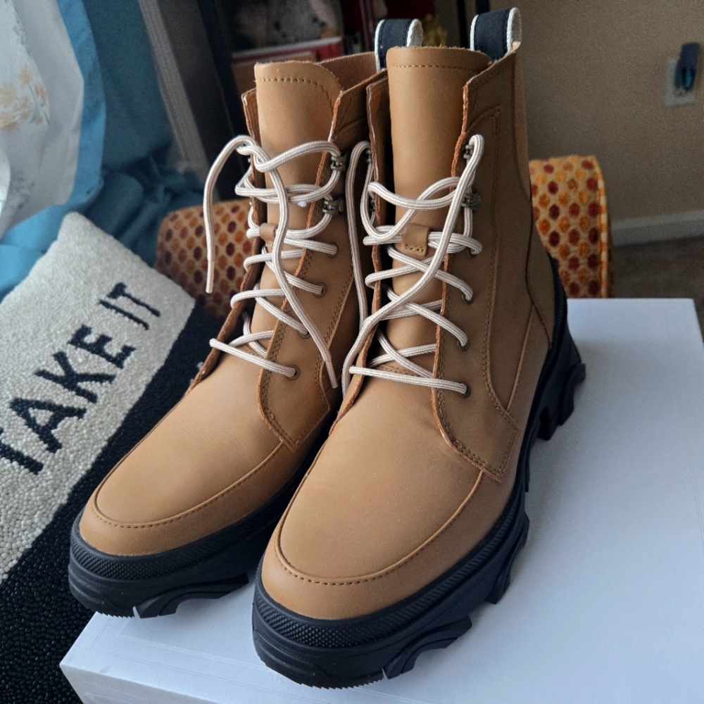Sorel waterproof boots sz 10